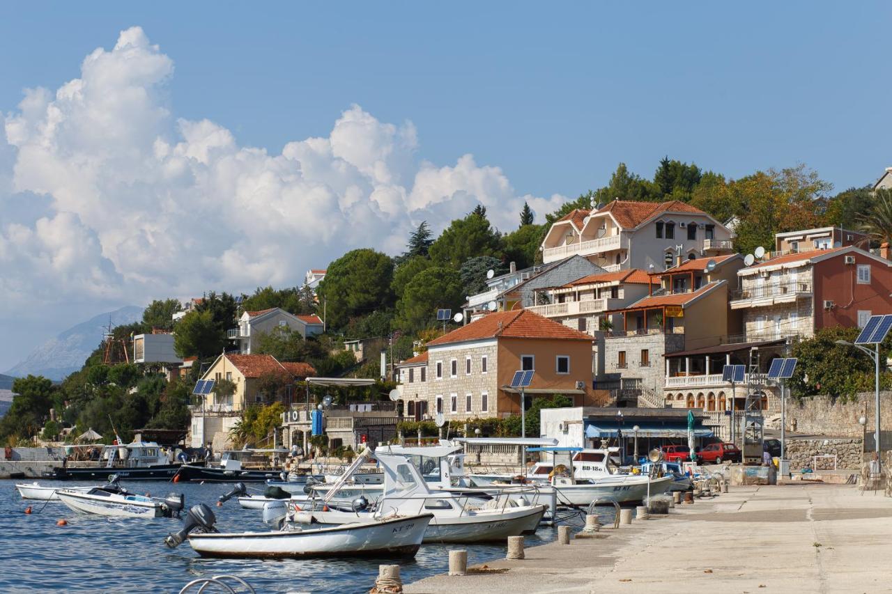 Suntime Apartment Tivat Exterior foto